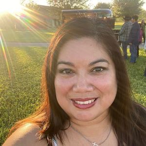 Meet your Posher, Amanda facundo